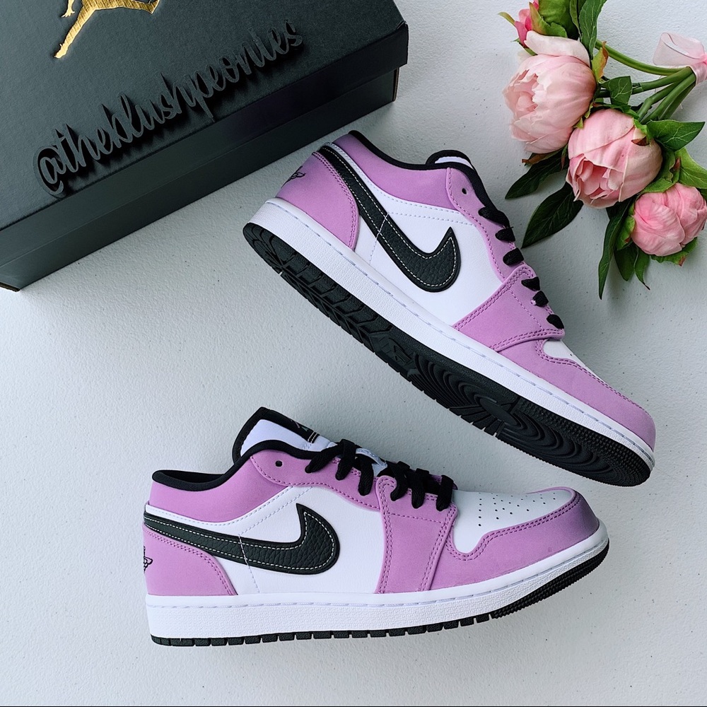 Air Jordan 1 Low NWT - Picture 5 of 10